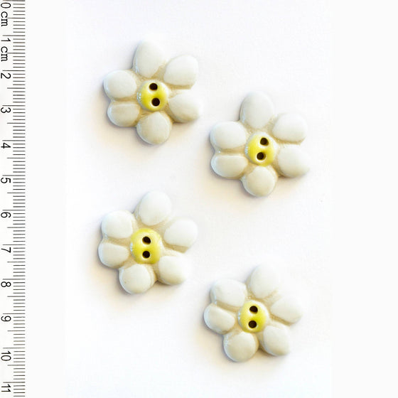 White Daisy Buttons | 4 ct