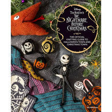  The Nightmare Before Christmas Knitting Guide (HC)